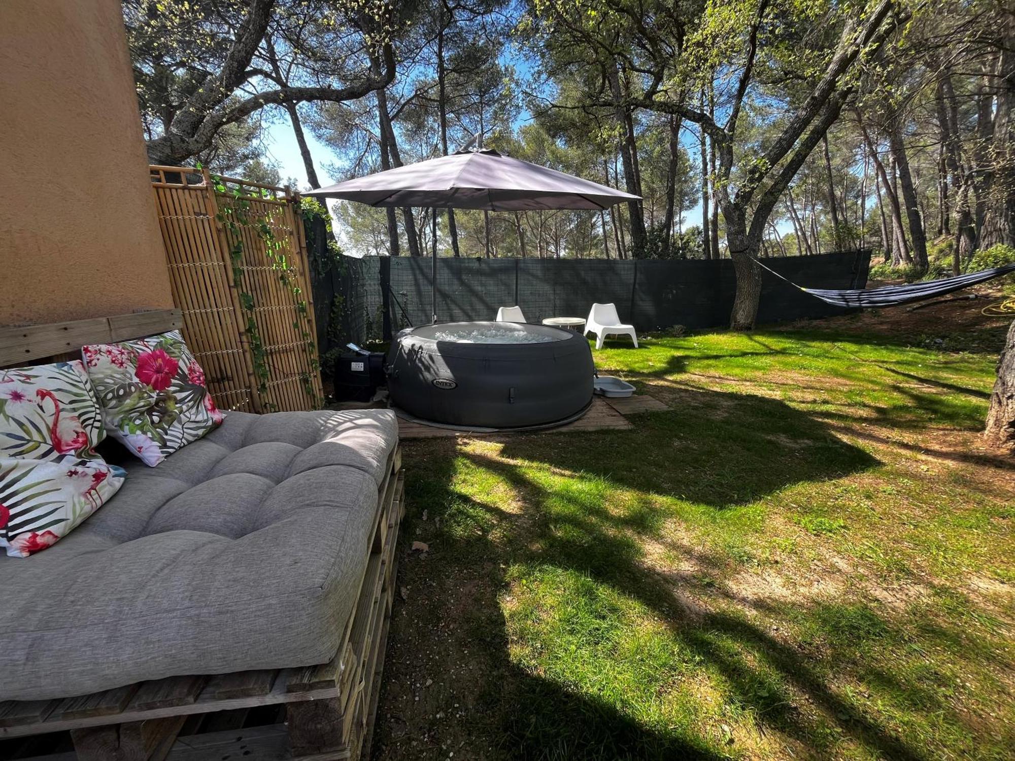 Maison Provencale Au Calme De La Campagne Avec Jacuzzi Aix-en-Provence Exterior photo