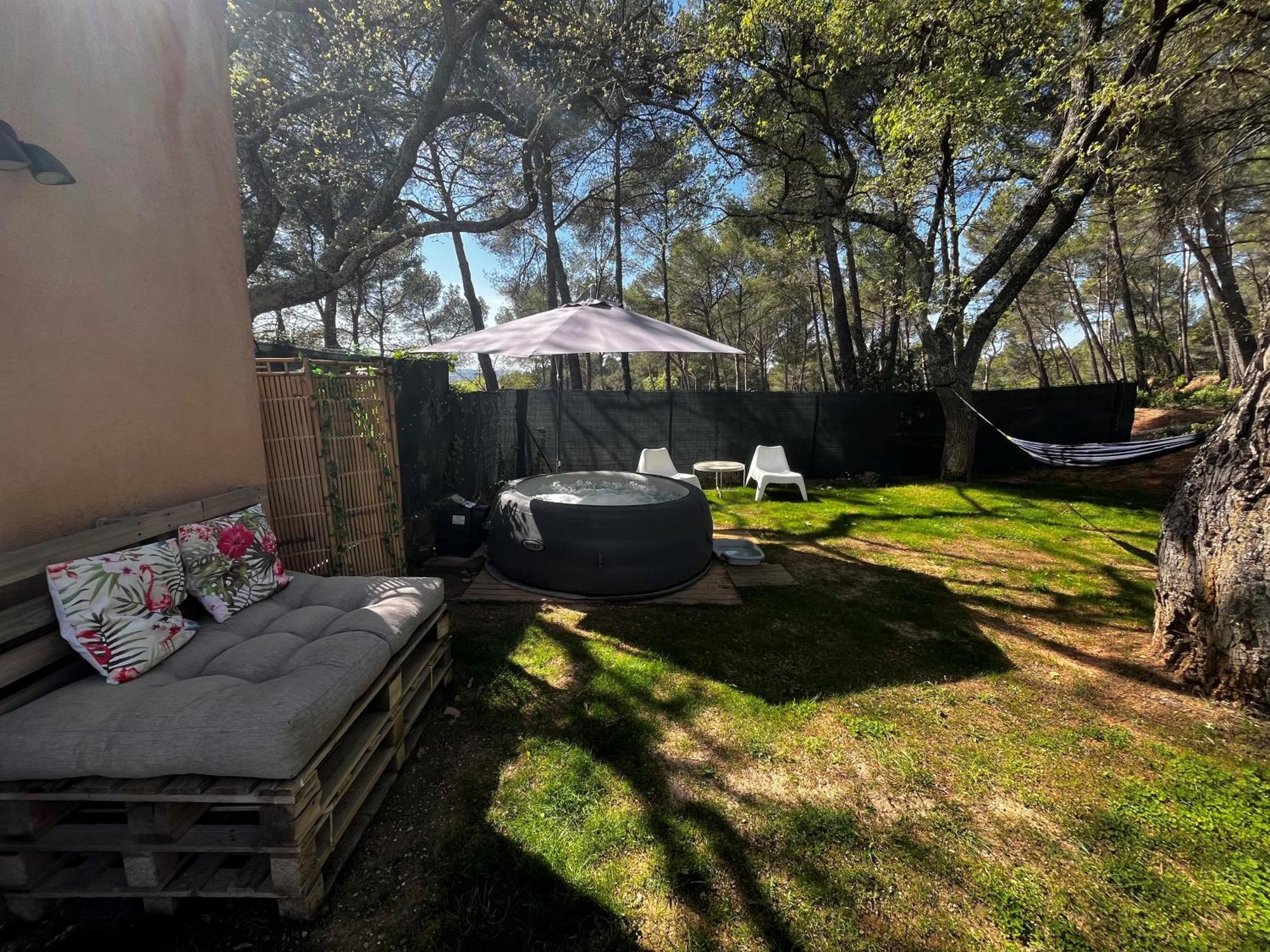 Maison Provencale Au Calme De La Campagne Avec Jacuzzi Aix-en-Provence Exterior photo